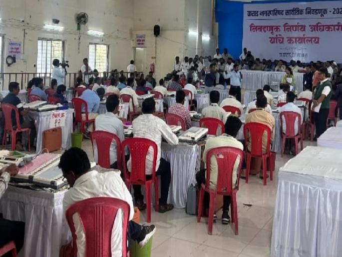 Voting process for municipal elections will be held at 372 centers in Satara district | Local Body Election: सातारा जिल्ह्यात ३७२ केंद्रांवर मतदान प्रक्रिया पार पडणार, प्रशासकीय यंत्रणा सज्ज Voting process for municipal elections will be held at 372 centers in Satara district | Local Body Election: सातारा जिल्ह्यात ३७२ केंद्रांवर मतदान प्रक्रिया पार पडणार, प्रशासकीय यंत्रणा सज्ज