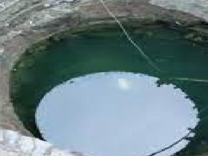 Woman ends life by jumping into well with three year old daughter incident at Bhushangad in Satara | ..अन् तीन वर्षांच्या मुलीसह महिलीने विहिरीत उडी घेऊन संपवले जीवन, साताऱ्यातील भूषणगड येथील घटना Woman ends life by jumping into well with three year old daughter incident at Bhushangad in Satara | ..अन् तीन वर्षांच्या मुलीसह महिलीने विहिरीत उडी घेऊन संपवले जीवन, साताऱ्यातील भूषणगड येथील घटना