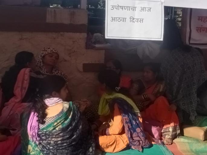 Computer Operators Association President condition deteriorated, hunger strike started in front of Satara Zilla Parishad | संगणक परिचालक संघटना अध्यक्षांची प्रकृती खालावली, सातारा जिल्हा परिषदेसमोर उपोषण सुरुच Computer Operators Association President condition deteriorated, hunger strike started in front of Satara Zilla Parishad | संगणक परिचालक संघटना अध्यक्षांची प्रकृती खालावली, सातारा जिल्हा परिषदेसमोर उपोषण सुरुच