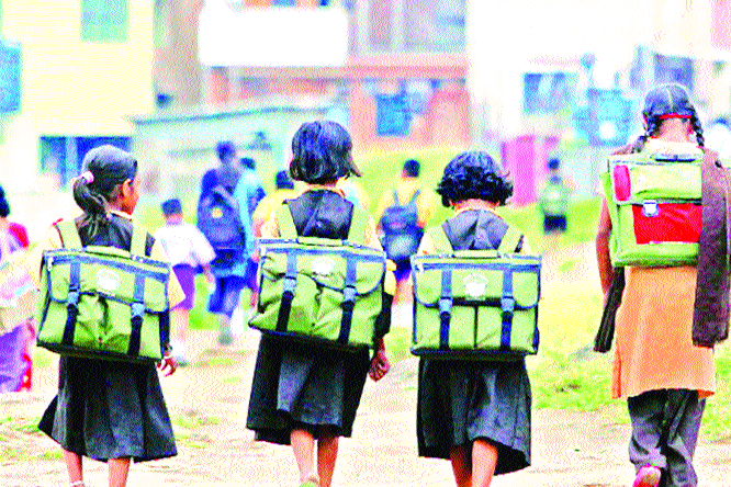 The future of 301 schools in the district threatens danger | जिल्ह्यातील ३०१ शाळांचं भवितव्य धोक्यात