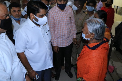 Guardian Minister Satej Patil inspected the flood situation in Ichalkaranji | इचलकरंजीतील पुरपरिस्थितीची पालकमंत्री सतेज पाटील यांनी केली पाहणी Guardian Minister Satej Patil inspected the flood situation in Ichalkaranji | इचलकरंजीतील पुरपरिस्थितीची पालकमंत्री सतेज पाटील यांनी केली पाहणी