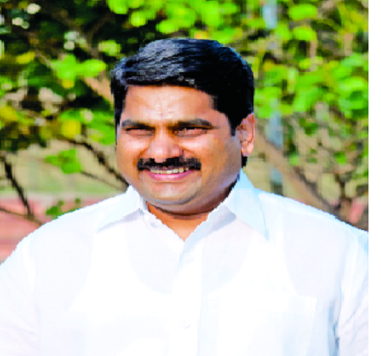 Pressure on 'clock' instead of 'bow' in hand: -Satje Patil will blame | हातात ‘धनुष्या’ऐवजी ‘घड्याळा’साठी दबाव-: सतेज पाटील यांची विरोधाची धार बोथट करणार Pressure on 'clock' instead of 'bow' in hand: -Satje Patil will blame | हातात ‘धनुष्या’ऐवजी ‘घड्याळा’साठी दबाव-: सतेज पाटील यांची विरोधाची धार बोथट करणार