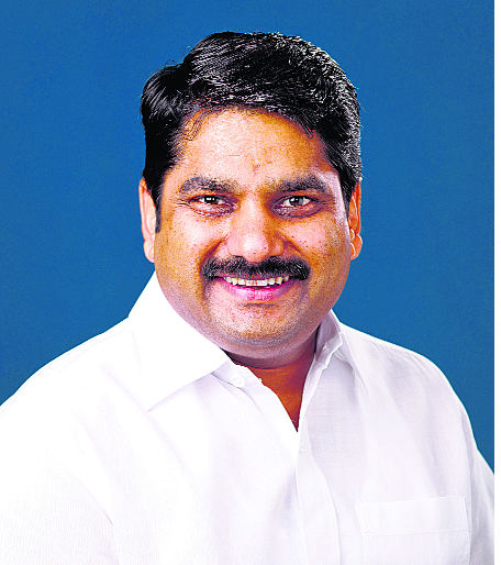 'Satej' injuries: It will not be filled with a dressing-Prakash Awade | ‘सतेज’ यांची जखम खोल : एका ड्रेसिंगने ती भरुन येणार नाही-प्रकाश आवाडे 'Satej' injuries: It will not be filled with a dressing-Prakash Awade | ‘सतेज’ यांची जखम खोल : एका ड्रेसिंगने ती भरुन येणार नाही-प्रकाश आवाडे