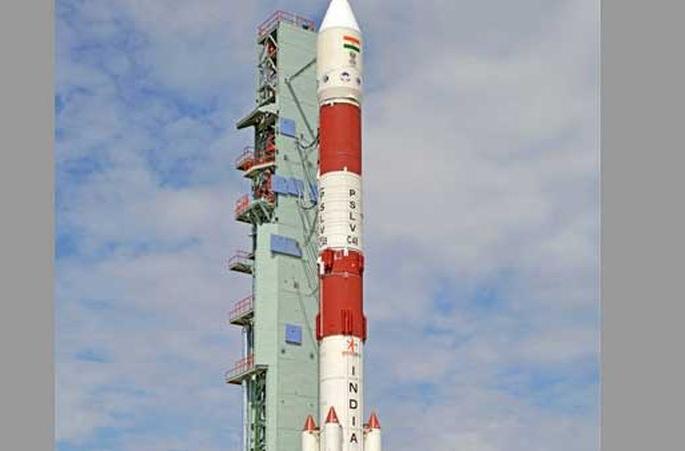 Indian students to launch 100 satellites into space | भारतीय विद्यार्थी अवकाशात सोडणार १०० उपग्रह Indian students to launch 100 satellites into space | भारतीय विद्यार्थी अवकाशात सोडणार १०० उपग्रह