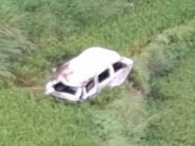 Couple injured after car falls into ravine in Sateri Kolhapur district | Kolhapur: घातपात की अपघात?; बेपत्ता झाल्याची तक्रार अन् कार दरीत कोसळल्याचं आलं समोर, दाम्पत्य जखमी