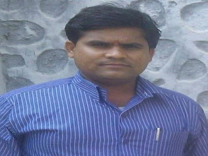 Marathwada youth story; Having no money to become a professor, youth starting business become self-sufficient | मराठवाड्यातील युवकाची दमदार कहाणी; प्राध्यापक होण्यासाठी पैसे नसल्याने व्यवसाय थाटून झाला आत्मनिर्भर Marathwada youth story; Having no money to become a professor, youth starting business become self-sufficient | मराठवाड्यातील युवकाची दमदार कहाणी; प्राध्यापक होण्यासाठी पैसे नसल्याने व्यवसाय थाटून झाला आत्मनिर्भर