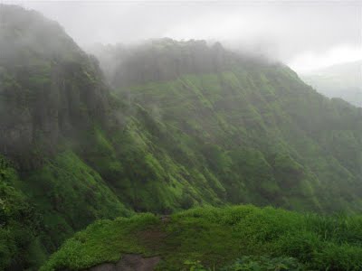 under age marriage in satpuda | सातपुडय़ातले अस्वस्थ बाल-पण