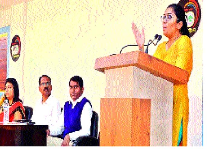 Women Should Alert: Satputs | महिलांनी अलर्ट राहायला हवं : सातपुते Women Should Alert: Satputs | महिलांनी अलर्ट राहायला हवं : सातपुते