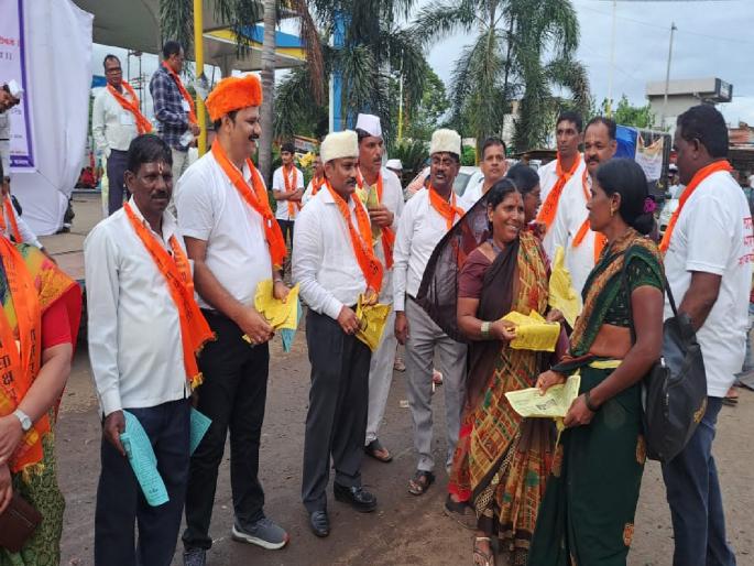 A wake of literacy on palanquin routes, Registration of illiterates in Lonand and Phaltan in Satara district | पालखी मार्गांवर साक्षरतेचा जागर!, सातारा जिल्ह्यात लोणंद व फलटण येथे असाक्षरांची नोंदणी  A wake of literacy on palanquin routes, Registration of illiterates in Lonand and Phaltan in Satara district | पालखी मार्गांवर साक्षरतेचा जागर!, सातारा जिल्ह्यात लोणंद व फलटण येथे असाक्षरांची नोंदणी