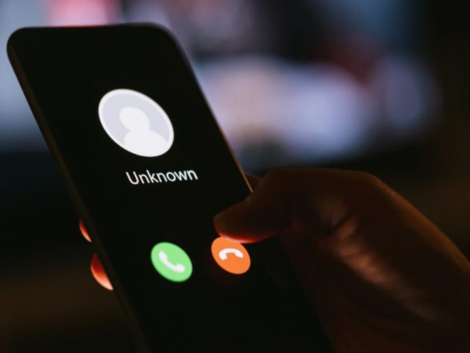 TRAI will soon roll out measures that will ensure that the caller's name flashes on mobile screens | कॉल करणाऱ्याचे नाव मोबाईल स्क्रीनवर दिसणार; Spam Calls पासून सुटका होणार TRAI will soon roll out measures that will ensure that the caller's name flashes on mobile screens | कॉल करणाऱ्याचे नाव मोबाईल स्क्रीनवर दिसणार; Spam Calls पासून सुटका होणार