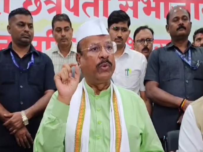 I am an old player in politics, victory is mine; Sattar hits out at BJP over bogus voter registration | मी राजकारणातील जुना खेळाडू,विजय माझाच; बोगस मतदार नोंदणीवरून सत्तारांचा भाजपला टोला I am an old player in politics, victory is mine; Sattar hits out at BJP over bogus voter registration | मी राजकारणातील जुना खेळाडू,विजय माझाच; बोगस मतदार नोंदणीवरून सत्तारांचा भाजपला टोला