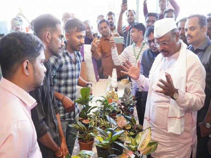 The production capacity of the state increased due to the research done by the Agricultural University says Agriculture Minister Abdul Sattar | कृषी विद्यापीठे पांढरा हत्ती नाही तर सोन्याची अंडी देणारी कोंबडी - कृषिमंत्री अब्दुल सत्तार  The production capacity of the state increased due to the research done by the Agricultural University says Agriculture Minister Abdul Sattar | कृषी विद्यापीठे पांढरा हत्ती नाही तर सोन्याची अंडी देणारी कोंबडी - कृषिमंत्री अब्दुल सत्तार