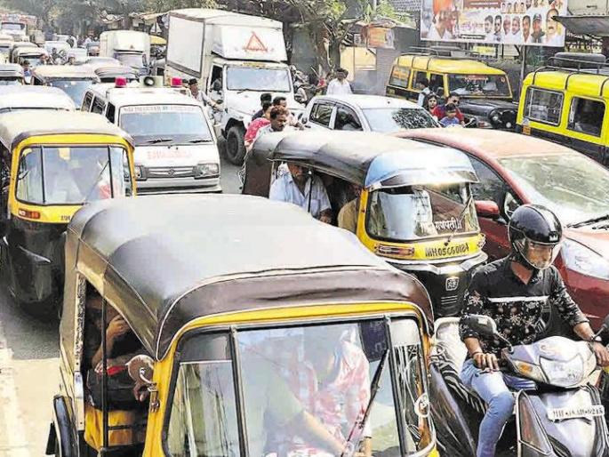 Effect on Students who going school after time cause of traffic jam at Patripul, Kalyan | कल्याणमधील पत्रीपूलाच्या वाहतूक कोंडीचा फटका विद्यार्थ्यांनाही; शाळेला लागतोय लेटमार्क Effect on Students who going school after time cause of traffic jam at Patripul, Kalyan | कल्याणमधील पत्रीपूलाच्या वाहतूक कोंडीचा फटका विद्यार्थ्यांनाही; शाळेला लागतोय लेटमार्क