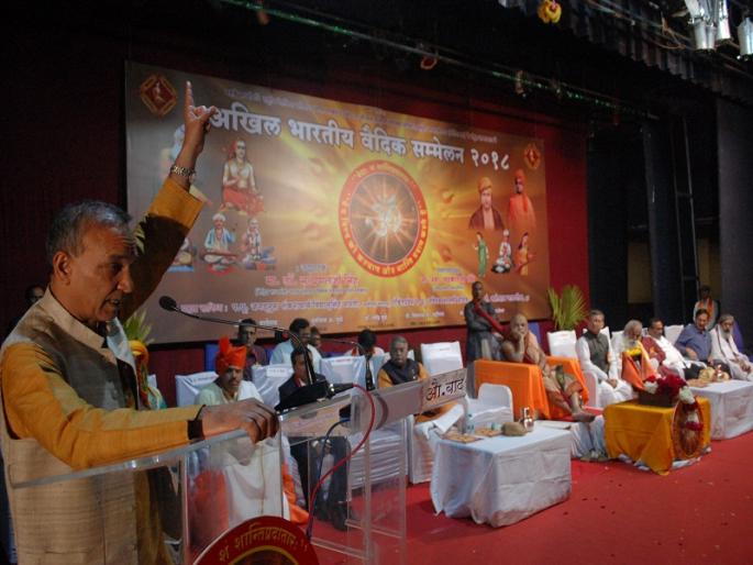 Darwin's Theory Of Evolution is false; says Union minister Satyapal Singh | ...म्हणे वानरांपासून माणसाची उत्पत्ती नाही, डार्विनचा सिद्धांत खोटा; मोदींच्या मंत्र्यांचा अजब शोध Darwin's Theory Of Evolution is false; says Union minister Satyapal Singh | ...म्हणे वानरांपासून माणसाची उत्पत्ती नाही, डार्विनचा सिद्धांत खोटा; मोदींच्या मंत्र्यांचा अजब शोध
