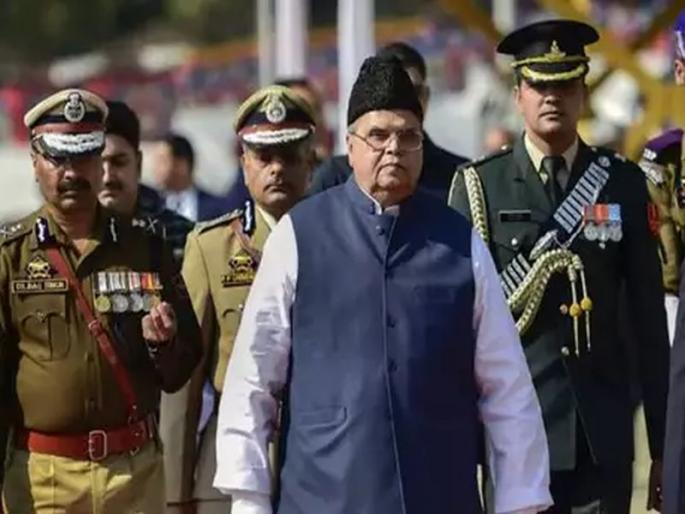 jammu kashmir governor take on mehbooba mufti says election time dont take her seriously | त्यांना गांभीर्यानं घेऊ नका, जम्मू-काश्मीरच्या राजपाल्यांनी मुफ्तींवर साधला निशाणा jammu kashmir governor take on mehbooba mufti says election time dont take her seriously | त्यांना गांभीर्यानं घेऊ नका, जम्मू-काश्मीरच्या राजपाल्यांनी मुफ्तींवर साधला निशाणा