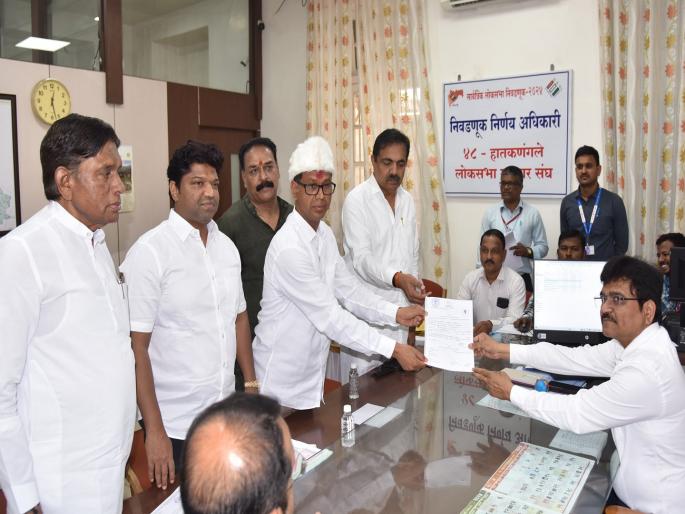 Satyajit Patil-Sarudkar from Mahavikas Aghadi for Hatkanangale Lok Sabha Constituency filed his candidature without any show of strength | Hatkanangle LokSabha Constituency: सत्यजित पाटील यांचा साधेपणाने उमेदवारी अर्ज दाखल Satyajit Patil-Sarudkar from Mahavikas Aghadi for Hatkanangale Lok Sabha Constituency filed his candidature without any show of strength | Hatkanangle LokSabha Constituency: सत्यजित पाटील यांचा साधेपणाने उमेदवारी अर्ज दाखल