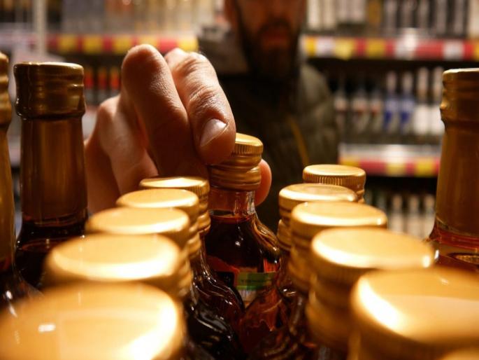 Liquor will be available in Saudi Arabia only if you have a monthly salary of Rs 11 lakh; Proof will have to be shown at the shop | दरमहिना ११ लाख पगार असेल तरच 'या' देशात मिळणार दारू; दुकानावर दाखवावा लागणार पुरावा Liquor will be available in Saudi Arabia only if you have a monthly salary of Rs 11 lakh; Proof will have to be shown at the shop | दरमहिना ११ लाख पगार असेल तरच 'या' देशात मिळणार दारू; दुकानावर दाखवावा लागणार पुरावा