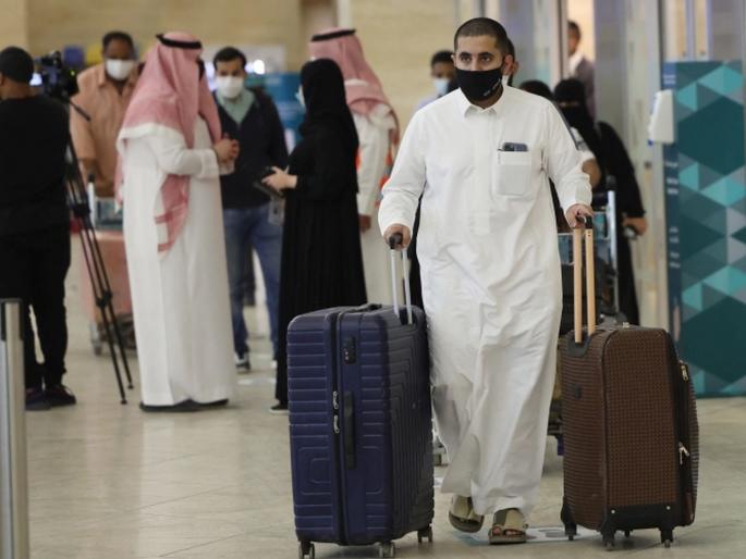 CoronaVirus Omicron Update: first patient of Omicron found in Saudi Arabia | CoronaVirus Omicron Update:ओमायक्रॉन एकेक पाऊल पुढे सरकतोय; सौदीत सापडला पहिला रुग्ण CoronaVirus Omicron Update: first patient of Omicron found in Saudi Arabia | CoronaVirus Omicron Update:ओमायक्रॉन एकेक पाऊल पुढे सरकतोय; सौदीत सापडला पहिला रुग्ण