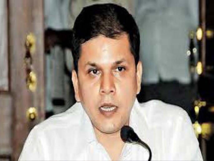 Are you a power ? quarrel in the commissioner and sthayi leader on advertising policy | तुम्ही दादागिरी करता का? जाहिरात धोरणावरुन आयुक्त आणि सभागृह नेत्यात रंगले वाकयुध्द Are you a power ? quarrel in the commissioner and sthayi leader on advertising policy | तुम्ही दादागिरी करता का? जाहिरात धोरणावरुन आयुक्त आणि सभागृह नेत्यात रंगले वाकयुध्द