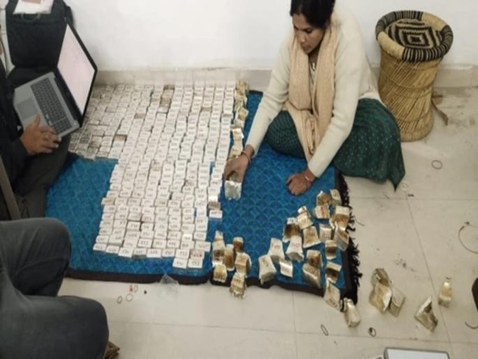 Bhopal : 52 Kg Gold Bricks, ₹10 Crore Cash Seized From Abandoned Car Have Links With Lokayukta Raid At Ex-RTO | १०० कोटींचा घोटाळा, RTO कॉन्स्टेबल सौरभ शर्मा निघाला धनकुबेर, आता ईडीने दाखल केला गुन्हा Bhopal : 52 Kg Gold Bricks, ₹10 Crore Cash Seized From Abandoned Car Have Links With Lokayukta Raid At Ex-RTO | १०० कोटींचा घोटाळा, RTO कॉन्स्टेबल सौरभ शर्मा निघाला धनकुबेर, आता ईडीने दाखल केला गुन्हा