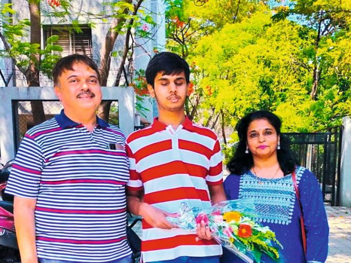 Stubbornness does not break! Blind Sourav 88 percent in 12th; Creating a new role model for students | जिद्दीला तोड नाही! दृष्टिहीन सौरवला बारावीला ८८ टक्के; विद्यार्थ्यांसमोर नवा आदर्श निर्माण Stubbornness does not break! Blind Sourav 88 percent in 12th; Creating a new role model for students | जिद्दीला तोड नाही! दृष्टिहीन सौरवला बारावीला ८८ टक्के; विद्यार्थ्यांसमोर नवा आदर्श निर्माण