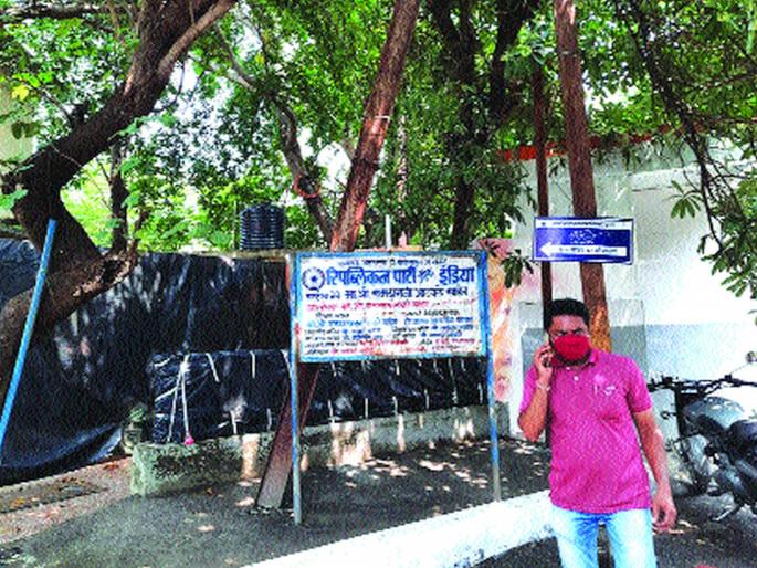 Savarkar's sculpture next to the toilet; MNS allegation | शौचालयाशेजारी सावरकरांचे शिल्प; मनसेचा आरोप Savarkar's sculpture next to the toilet; MNS allegation | शौचालयाशेजारी सावरकरांचे शिल्प; मनसेचा आरोप