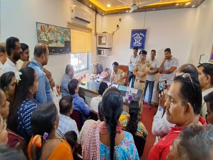 Uddhav Sena aggressive in Savadav assault case warns Kankavli police officers | सावडाव मारहाणप्रकरणी उद्धवसेना आक्रमक; कारवाई न झाल्यास.., कणकवली पोलिस अधिकाऱ्यांना दिला इशारा Uddhav Sena aggressive in Savadav assault case warns Kankavli police officers | सावडाव मारहाणप्रकरणी उद्धवसेना आक्रमक; कारवाई न झाल्यास.., कणकवली पोलिस अधिकाऱ्यांना दिला इशारा