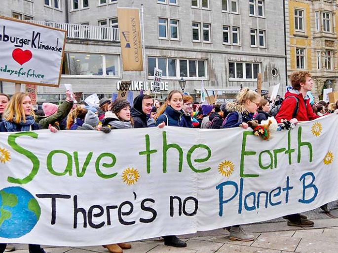 Younger generation of the world is on the Global Climate Strike on September 20 to save the Earth !.. | मुलं रस्त्यावर.. Younger generation of the world is on the Global Climate Strike on September 20 to save the Earth !.. | मुलं रस्त्यावर..
