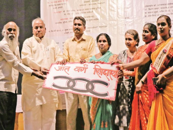 The situation of employment in the country is awful: Narsayya Adam: 'Sahitya Sanskriti Samelan' in Pune | देशात रोजगाराची परिस्थिती भयानक : नरसय्या आडम : पुण्यात 'साहित्य संस्कृती संमेलन' The situation of employment in the country is awful: Narsayya Adam: 'Sahitya Sanskriti Samelan' in Pune | देशात रोजगाराची परिस्थिती भयानक : नरसय्या आडम : पुण्यात 'साहित्य संस्कृती संमेलन'