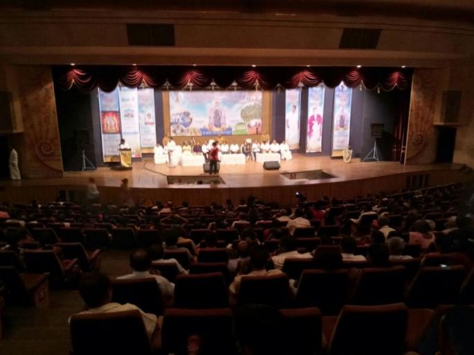 Savitribai Phule disclosed that the conference hall in Kalamandir was running at about midnight | सावित्रीबाई फुले कलामंदिरातील कॉन्फरन्स हॉलमध्ये मध्यरात्रीच्या सुमारास भटारखाना चालू असल्याचे उघड Savitribai Phule disclosed that the conference hall in Kalamandir was running at about midnight | सावित्रीबाई फुले कलामंदिरातील कॉन्फरन्स हॉलमध्ये मध्यरात्रीच्या सुमारास भटारखाना चालू असल्याचे उघड