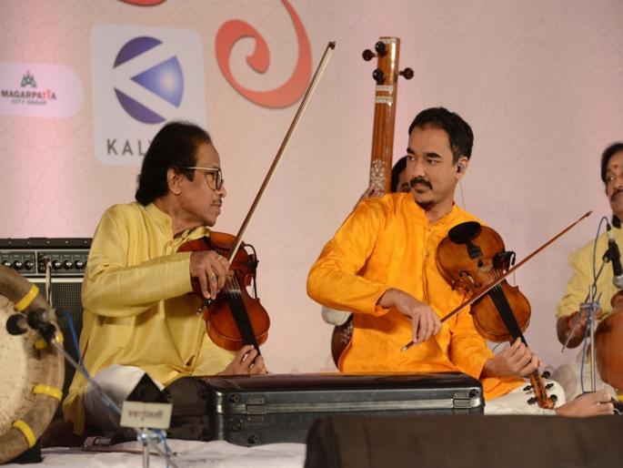 Sawai Gandharva Bhimsen Mahotsav 2024: Violin playing won the hearts of the audience | Sawai Gandharva Bhimsen Mahotsav 2024 : व्हायोलिनवादनाने जिंकली रसिकांची मने Sawai Gandharva Bhimsen Mahotsav 2024: Violin playing won the hearts of the audience | Sawai Gandharva Bhimsen Mahotsav 2024 : व्हायोलिनवादनाने जिंकली रसिकांची मने