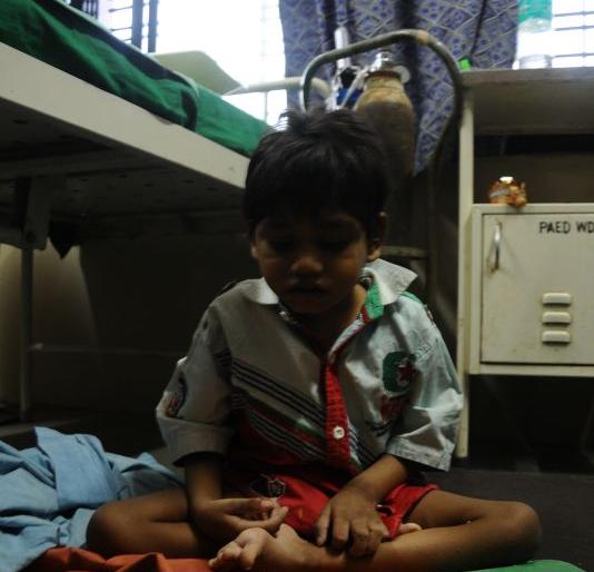 Sawal, who is kept for three days in the house, will move Sohail to Dhule center | घरात तीन दिवस डांबून ठेवलेल्या दिव्यांग सोहेलला धुळ्य़ाच्या केंद्रामध्ये हलविणार Sawal, who is kept for three days in the house, will move Sohail to Dhule center | घरात तीन दिवस डांबून ठेवलेल्या दिव्यांग सोहेलला धुळ्य़ाच्या केंद्रामध्ये हलविणार