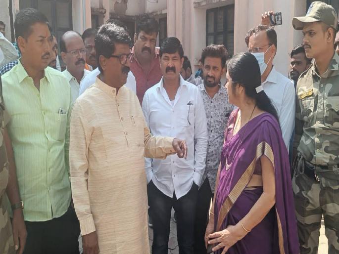 Arvind Sawant criticized that Guardian Minister Devendra Fadnavis has not visited Akola district | पालकमंत्री देवेंद्र फडणवीस जिल्ह्यात फिरकलेच नाहीत; अरविंद सावंत यांची उपमुख्यमंत्र्यांवर टीका Arvind Sawant criticized that Guardian Minister Devendra Fadnavis has not visited Akola district | पालकमंत्री देवेंद्र फडणवीस जिल्ह्यात फिरकलेच नाहीत; अरविंद सावंत यांची उपमुख्यमंत्र्यांवर टीका