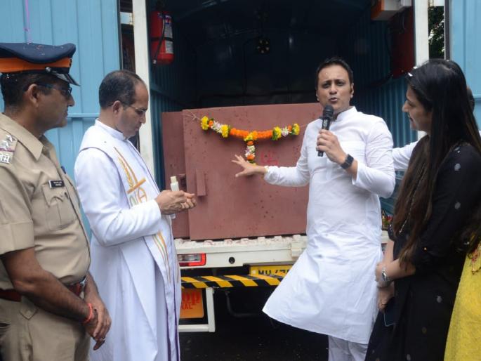 Animals will now be cremated through the Mobile Pet Channel A first venture in India | प्राण्यांवर आता मोबाईल पेट वाहिनीच्या द्वारे होणार अंत्यसंस्कार; भारतातील पहिला उपक्रम Animals will now be cremated through the Mobile Pet Channel A first venture in India | प्राण्यांवर आता मोबाईल पेट वाहिनीच्या द्वारे होणार अंत्यसंस्कार; भारतातील पहिला उपक्रम