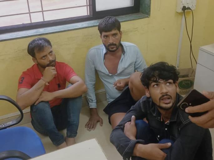 Three robbers from Pune were caught in Amboli | पुण्यातील तिघा दरोडेखोरांना आंबोलीत पकडले; हिंजवडी येथील ज्वेलर्सवर टाकला होता दरोडा Three robbers from Pune were caught in Amboli | पुण्यातील तिघा दरोडेखोरांना आंबोलीत पकडले; हिंजवडी येथील ज्वेलर्सवर टाकला होता दरोडा