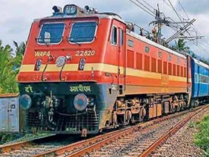 A famous drummer from Sawantwadi died in a train collision | सावंतवाडीतील प्रसिद्ध ढोलकीवादकाचा रेल्वेच्या धडकेत मृत्यू A famous drummer from Sawantwadi died in a train collision | सावंतवाडीतील प्रसिद्ध ढोलकीवादकाचा रेल्वेच्या धडकेत मृत्यू