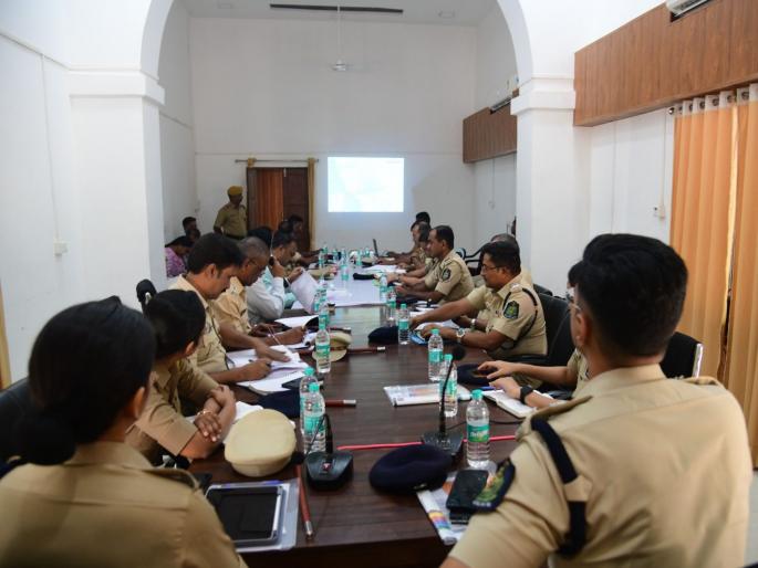 Increased security at the border in the backdrop of elections, inter-state border conference in Sawantwadi | निवडणूकीच्या पार्श्वभूमीवर सीमेवर वाढीव बंदोबस्त, सावंतवाडीत अंतरराज्य बाॅर्डर परिषद Increased security at the border in the backdrop of elections, inter-state border conference in Sawantwadi | निवडणूकीच्या पार्श्वभूमीवर सीमेवर वाढीव बंदोबस्त, सावंतवाडीत अंतरराज्य बाॅर्डर परिषद