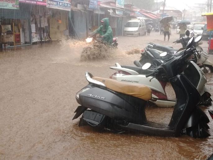 Sindhudurg: Heavy rain: Water in Banda market including Sawantwadi, many shops flooded | मुसळधार पाऊस: सावंतवाडीसह बांदा बाजारपेठेत पाणीच पाणी, अनेक दुकानात शिरले पाणी Sindhudurg: Heavy rain: Water in Banda market including Sawantwadi, many shops flooded | मुसळधार पाऊस: सावंतवाडीसह बांदा बाजारपेठेत पाणीच पाणी, अनेक दुकानात शिरले पाणी