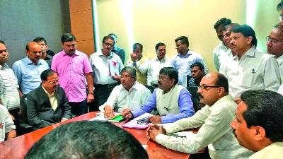 Rural Roads will be transferred to Public Works Department! | ग्रामीण रस्ते सार्वजनिक बांधकाम विभागास हस्तांतरित होणार! Rural Roads will be transferred to Public Works Department! | ग्रामीण रस्ते सार्वजनिक बांधकाम विभागास हस्तांतरित होणार!