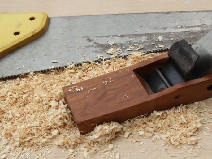 Vehicles can run on the gasoline which made from sawdust | लाकडाच्या भुशावरही चालणार वाहने Vehicles can run on the gasoline which made from sawdust | लाकडाच्या भुशावरही चालणार वाहने