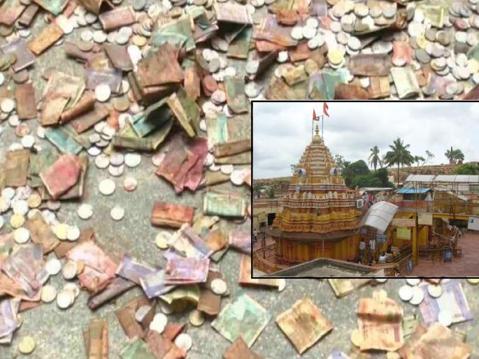 Rain soaked notes were dried at the Yallamma temple in Saundatti | सौंदत्तीच्या यल्लम्मा मंदिरात पावसात भिजलेल्या नोटा वाळवल्या!, ढगफुटीसदृश पावसाने उडाली होती दैना