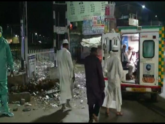 6 person of corona suspected in Sayyadnagar area of Hadapsar was admitted in the naidu hospital | हडपसर येथील सय्यदनगरमधील ६ कोरोना संशयितांना केले नायडूत भरती; २ जणांना सोडले घरी 6 person of corona suspected in Sayyadnagar area of Hadapsar was admitted in the naidu hospital | हडपसर येथील सय्यदनगरमधील ६ कोरोना संशयितांना केले नायडूत भरती; २ जणांना सोडले घरी