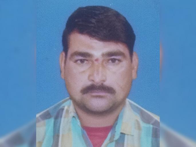 In Jalgoan, Father commits suicide by jumping into a well in front of his 10-year-old son | हृदयद्रावक! १० वर्षीय मुलाच्या डोळ्यासमोरच वडिलांची विहिरीत उडी घेऊन आत्महत्या In Jalgoan, Father commits suicide by jumping into a well in front of his 10-year-old son | हृदयद्रावक! १० वर्षीय मुलाच्या डोळ्यासमोरच वडिलांची विहिरीत उडी घेऊन आत्महत्या