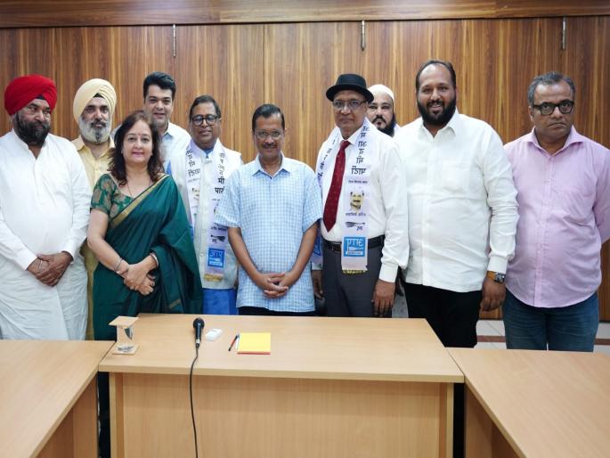 OBC leader & ex-MP Haribhau Rathod and former Police Officer Dhanraj Vanjari join Aam Aadmi Party in presence of Arvind Kejariwal | महाराष्ट्रात 'आप'ची रणनीती; माजी खासदाराचा अरविंद केजरीवालांच्या उपस्थितीत प्रवेश OBC leader & ex-MP Haribhau Rathod and former Police Officer Dhanraj Vanjari join Aam Aadmi Party in presence of Arvind Kejariwal | महाराष्ट्रात 'आप'ची रणनीती; माजी खासदाराचा अरविंद केजरीवालांच्या उपस्थितीत प्रवेश