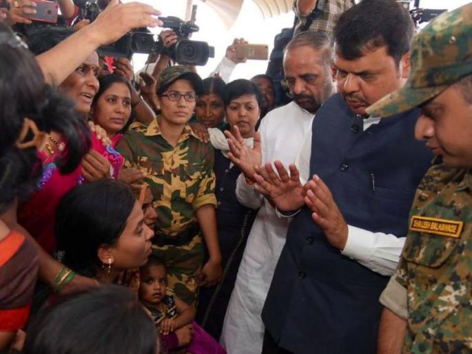 'Do not waste your grief', family comfort from by CM devendra fadanvis martyr family | 'तुमचा आक्रोश वाया जाऊ देणार नाही', मुख्यमंत्र्यांकडून शहीद कुटुंबीयांचे सांत्वन 'Do not waste your grief', family comfort from by CM devendra fadanvis martyr family | 'तुमचा आक्रोश वाया जाऊ देणार नाही', मुख्यमंत्र्यांकडून शहीद कुटुंबीयांचे सांत्वन