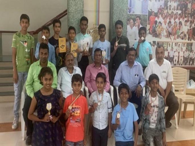 Jayesh Sapkale and Rituja Balpande won the chess selection test competition in Jalgaon | ‘बुध्दिबळ’च्या निवड चाचणीत जयेश व ऋतुजा अव्वल Jayesh Sapkale and Rituja Balpande won the chess selection test competition in Jalgaon | ‘बुध्दिबळ’च्या निवड चाचणीत जयेश व ऋतुजा अव्वल