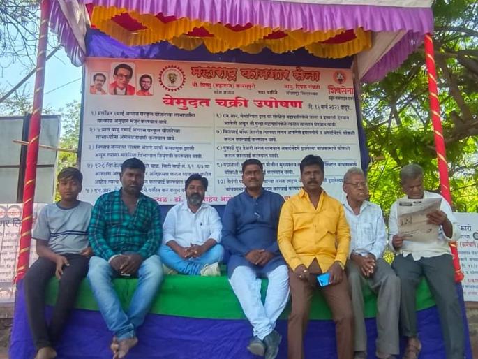 A multi-storied building was erected on Bhar Street itself; The Solapur municipal official ignored it | भर रस्त्यावरच बहुमजली इमारत उभारली; पालिका अधिकाऱ्यानं पाहूनही दुर्लक्ष केली A multi-storied building was erected on Bhar Street itself; The Solapur municipal official ignored it | भर रस्त्यावरच बहुमजली इमारत उभारली; पालिका अधिकाऱ्यानं पाहूनही दुर्लक्ष केली