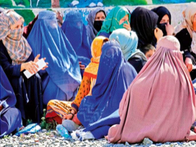Beware if you give jobs to women; We will cancel the recognition! New order from the Taliban government in Afghanistan | महिलांना नोकरी दिली तर खबरदार; मान्यता रद्द करू!अफगाणिस्तानात तालिबानी सरकारचा नवा आदेश  Beware if you give jobs to women; We will cancel the recognition! New order from the Taliban government in Afghanistan | महिलांना नोकरी दिली तर खबरदार; मान्यता रद्द करू!अफगाणिस्तानात तालिबानी सरकारचा नवा आदेश