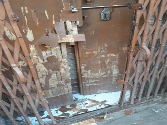 robbery plan of sbi branch Dharur was unsuccessful | धारूर शहरातील एसबीआय बँकेत चोरीचा प्रयत्न फसला robbery plan of sbi branch Dharur was unsuccessful | धारूर शहरातील एसबीआय बँकेत चोरीचा प्रयत्न फसला