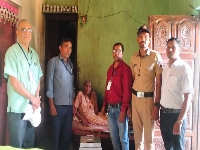 Raigad Loksabha Election - Micro Observer for home Polling; Responsibilities of Facility Centers on Bank Employees | गृह मतदानासाठी मायक्रो ऑब्झर्व्हर; सुविधा केंद्रांची बँक कर्मचाऱ्यांवर जबाबदारी Raigad Loksabha Election - Micro Observer for home Polling; Responsibilities of Facility Centers on Bank Employees | गृह मतदानासाठी मायक्रो ऑब्झर्व्हर; सुविधा केंद्रांची बँक कर्मचाऱ्यांवर जबाबदारी